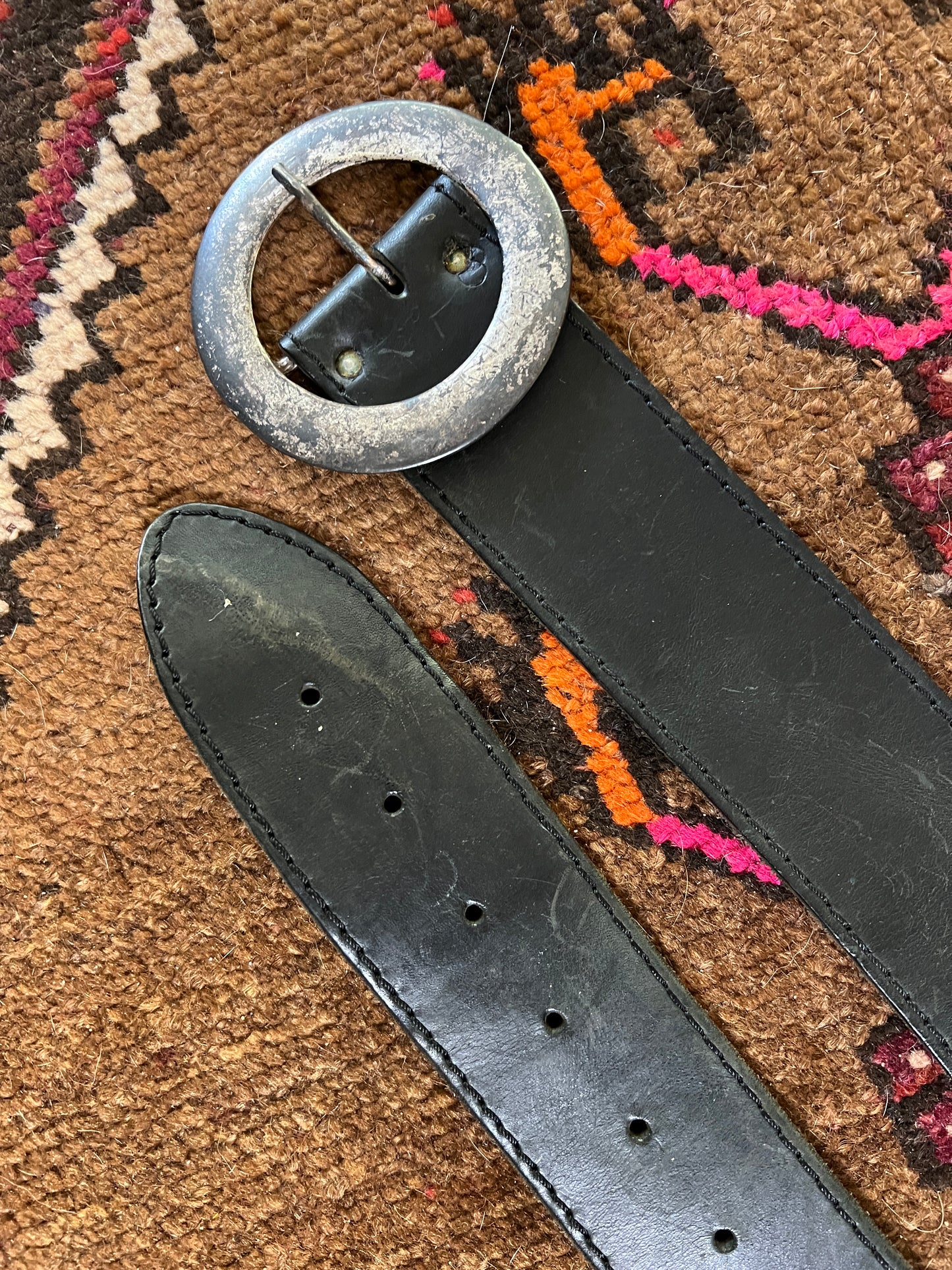 VINTAGE 60's Black Leather Round Buckle Belt 8-14