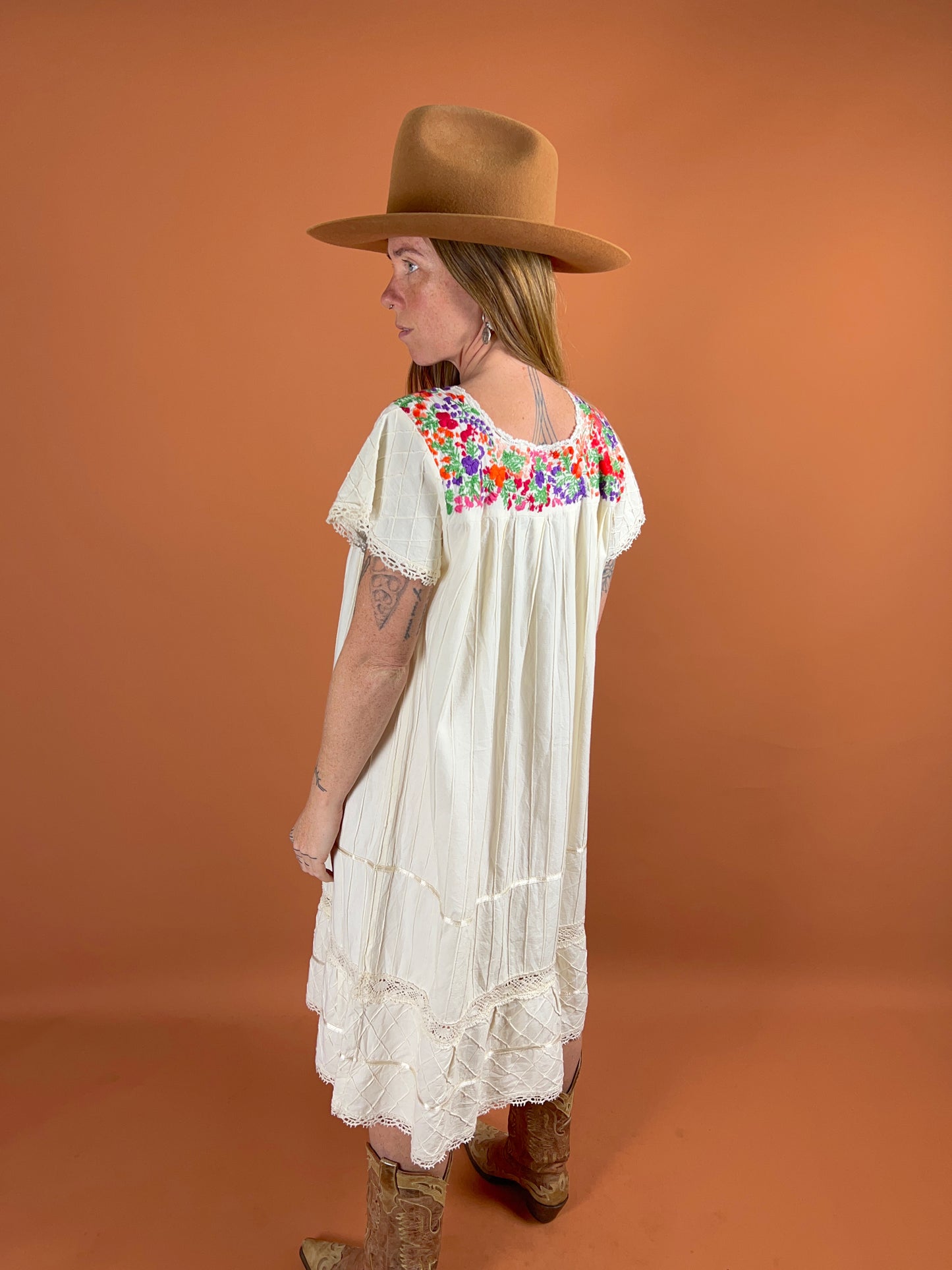 VINTAGE 70's Mexican Embroidered & Cotton Lace Dress 12