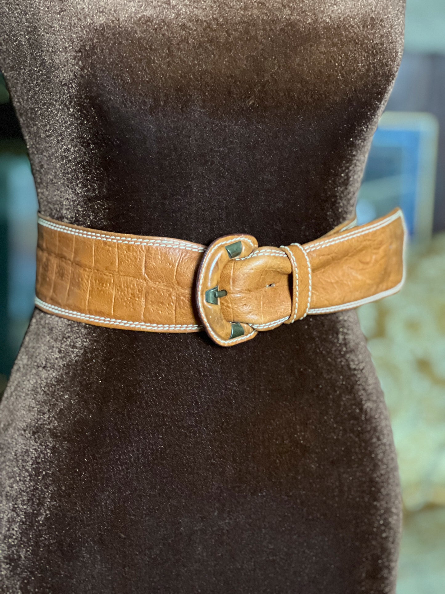 VTG 70’s Les Cobains Silver Line Leather Embossed Belt 10-12