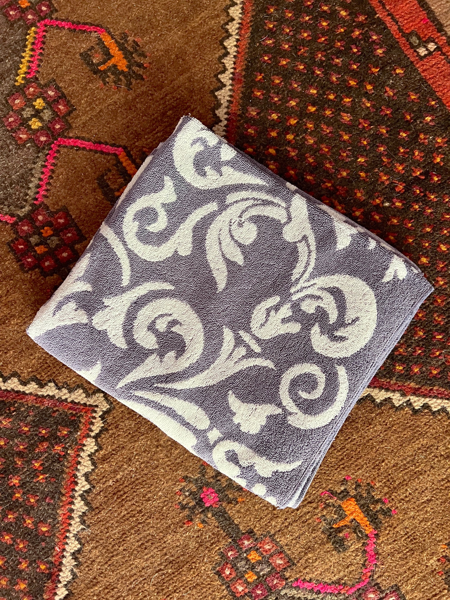 VINTAGE 70's Navy Floral Towel