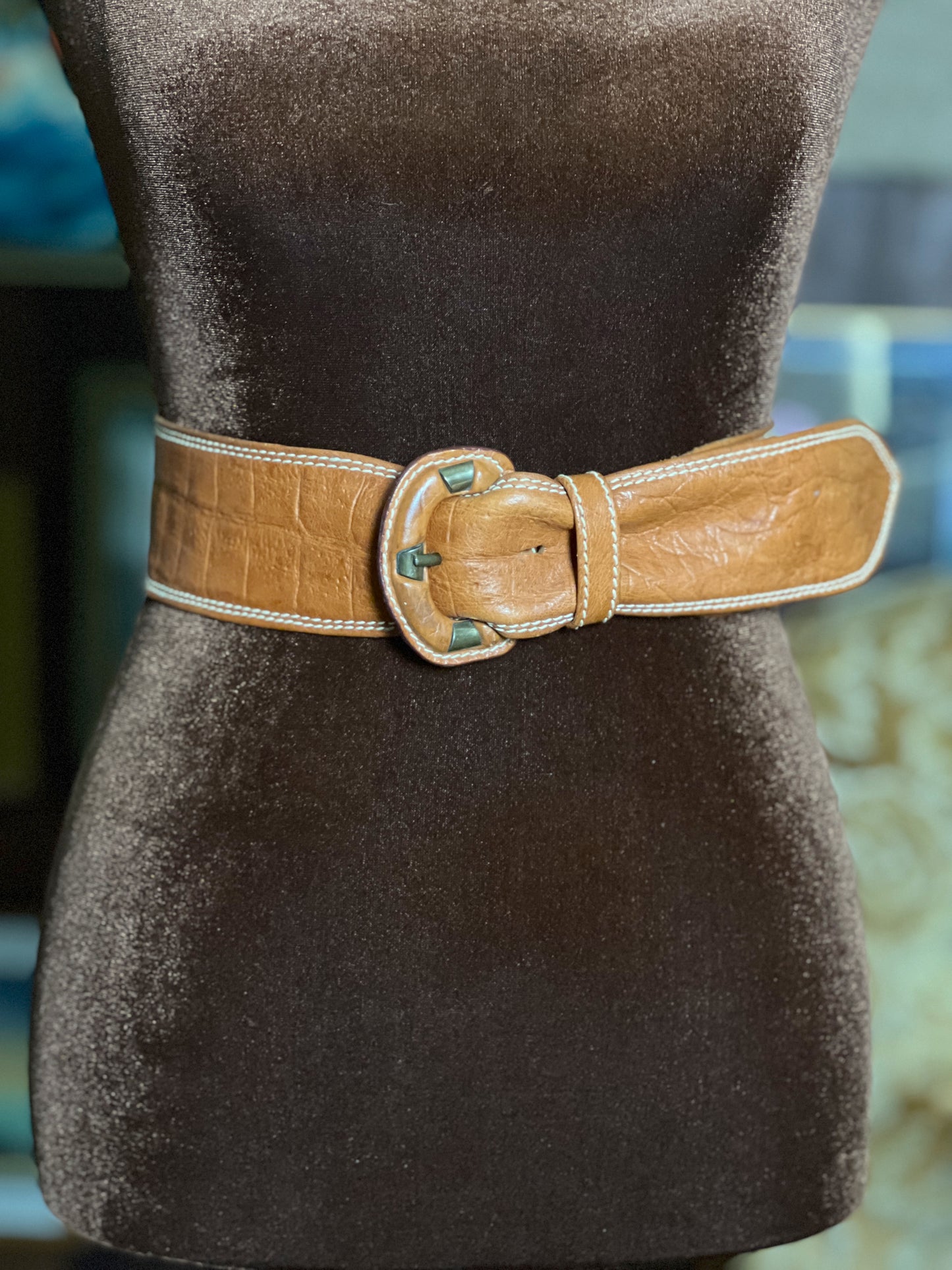 VTG 70’s Les Cobains Silver Line Leather Embossed Belt 10-12