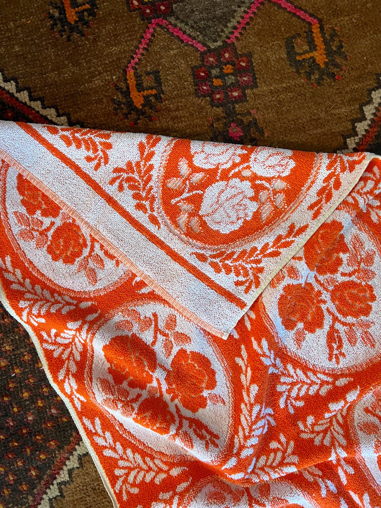VINTAGE 70's Orange Floral Towel
