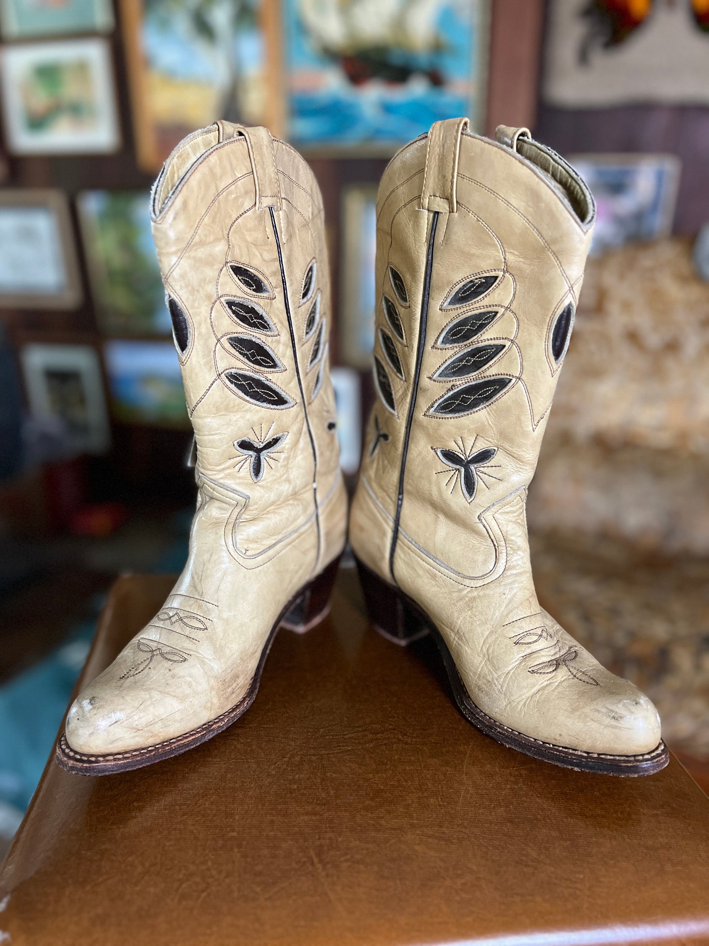VINTAGE 70's Cream Cut Out Mexican Cowboy Boots 6.5/37