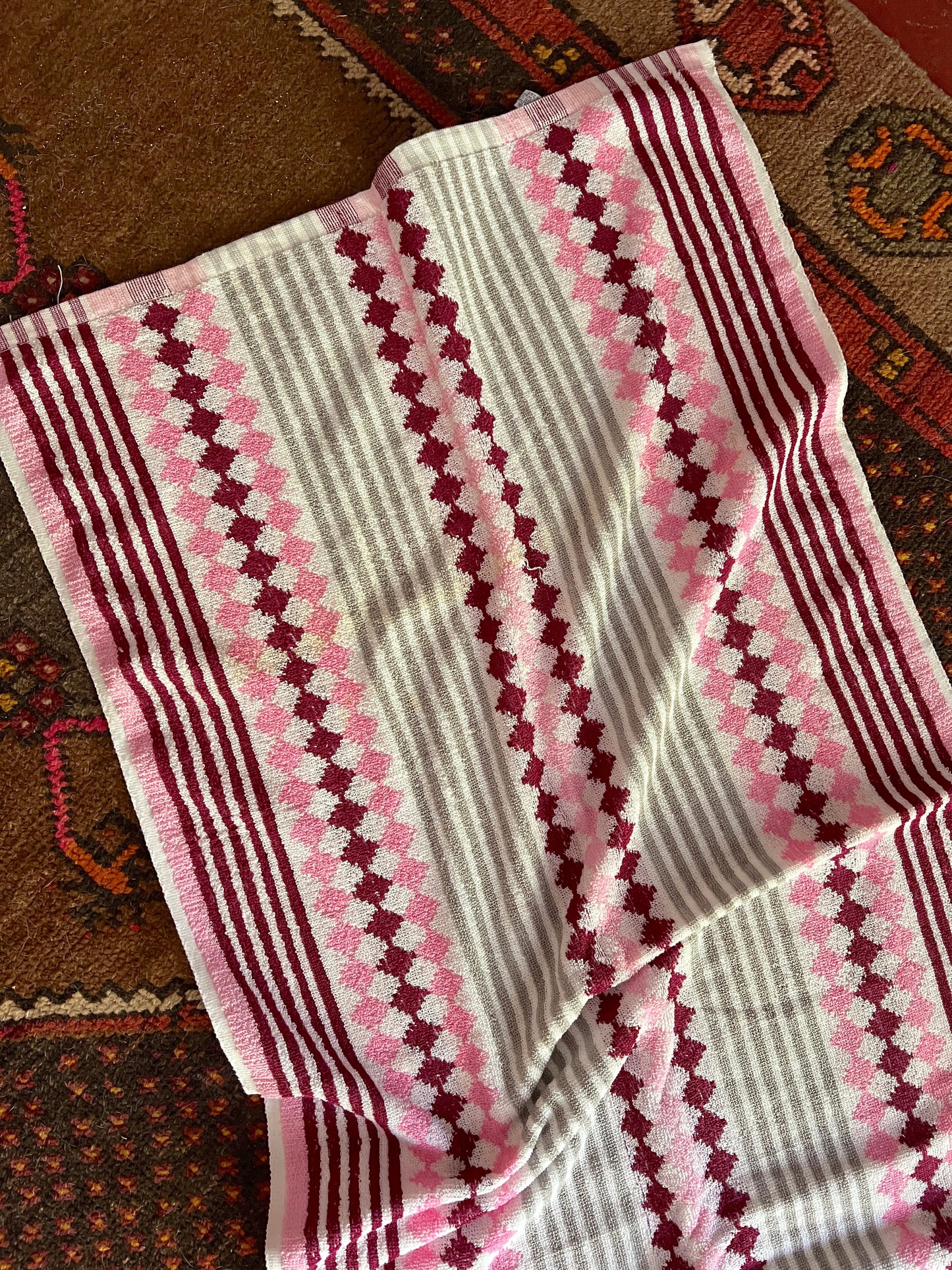 VINTAGE 60's Pink Stripe Towel