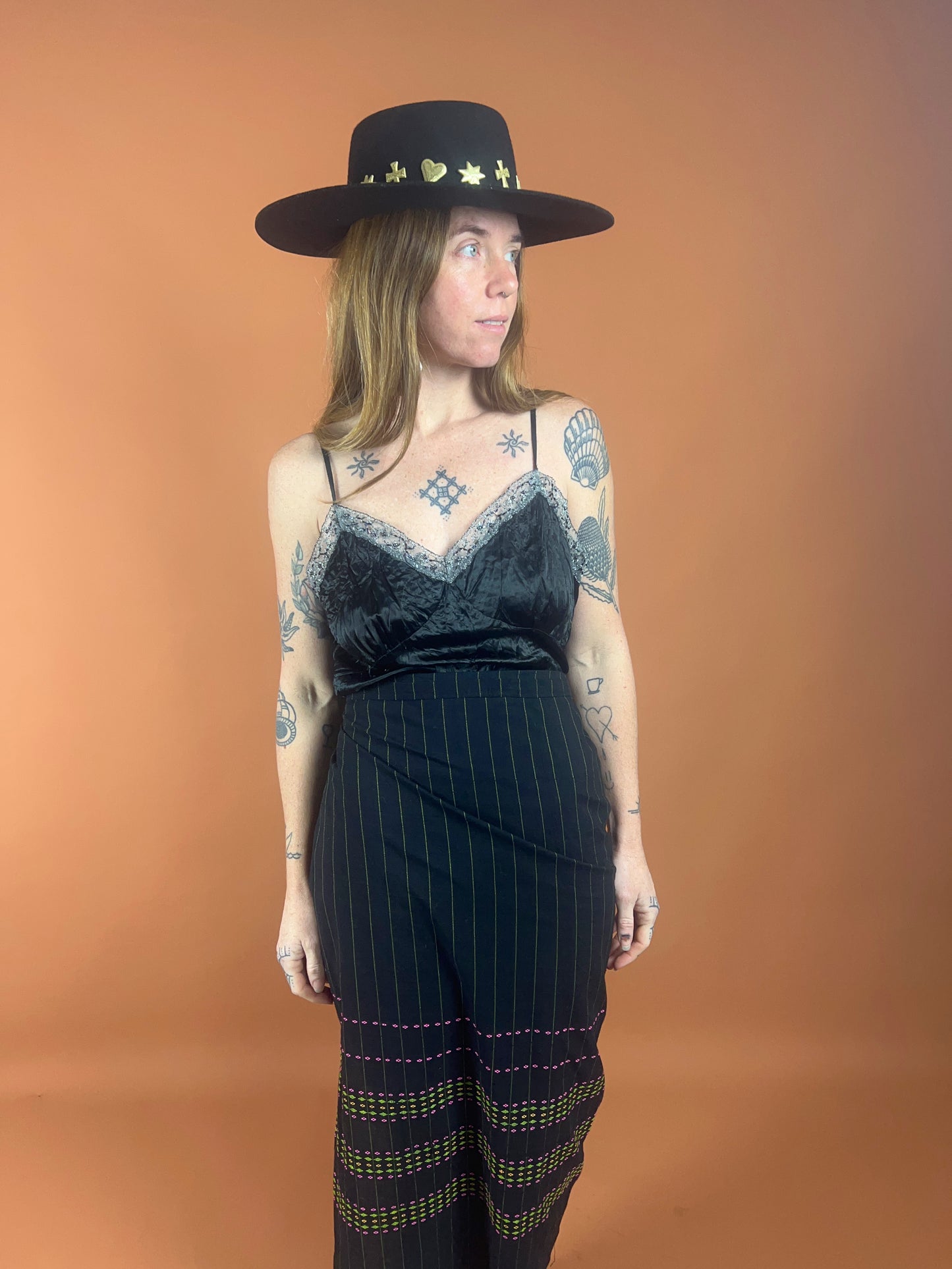 VTG 80's Embroidered Wrap Skirt Free Size