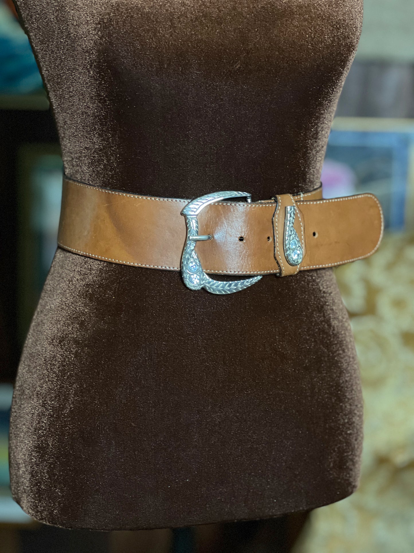 VTG 80’s Big Buckle Tan Leather Belt 14-16