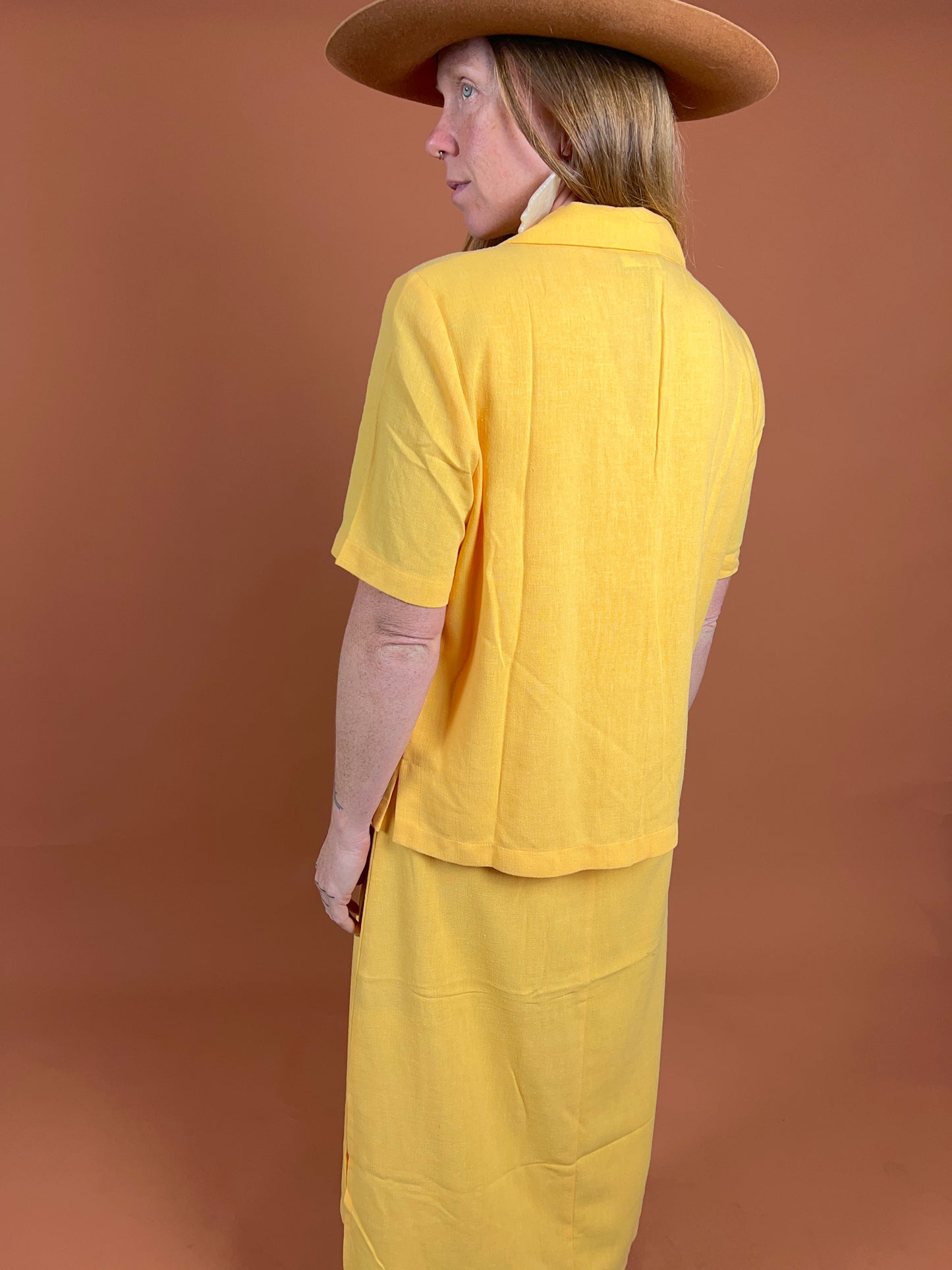 VINTAGE 90's Pastel Yellow Embroidered Shirt 8