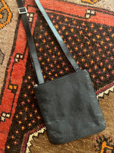 Load image into Gallery viewer, VTG 90&#39;s Leather Shoulder Bag