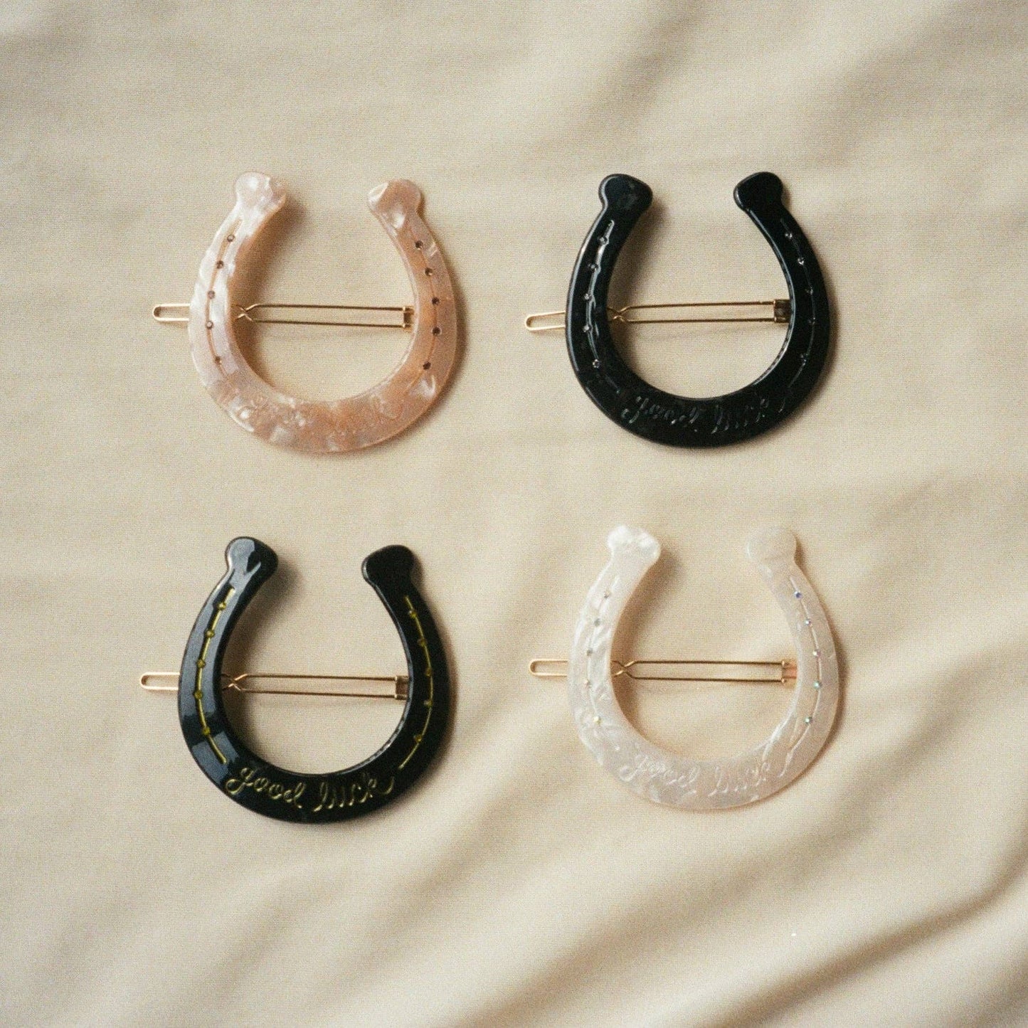 HEY RICOCHET Horseshoe Clip White