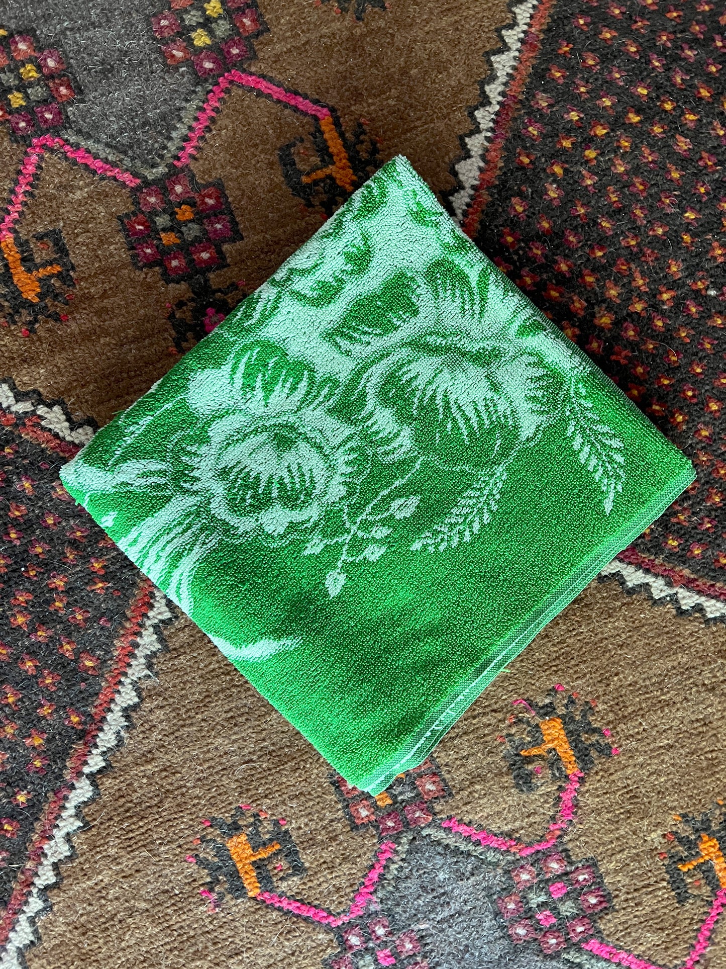 VINTAGE 60's Green Floral Towel