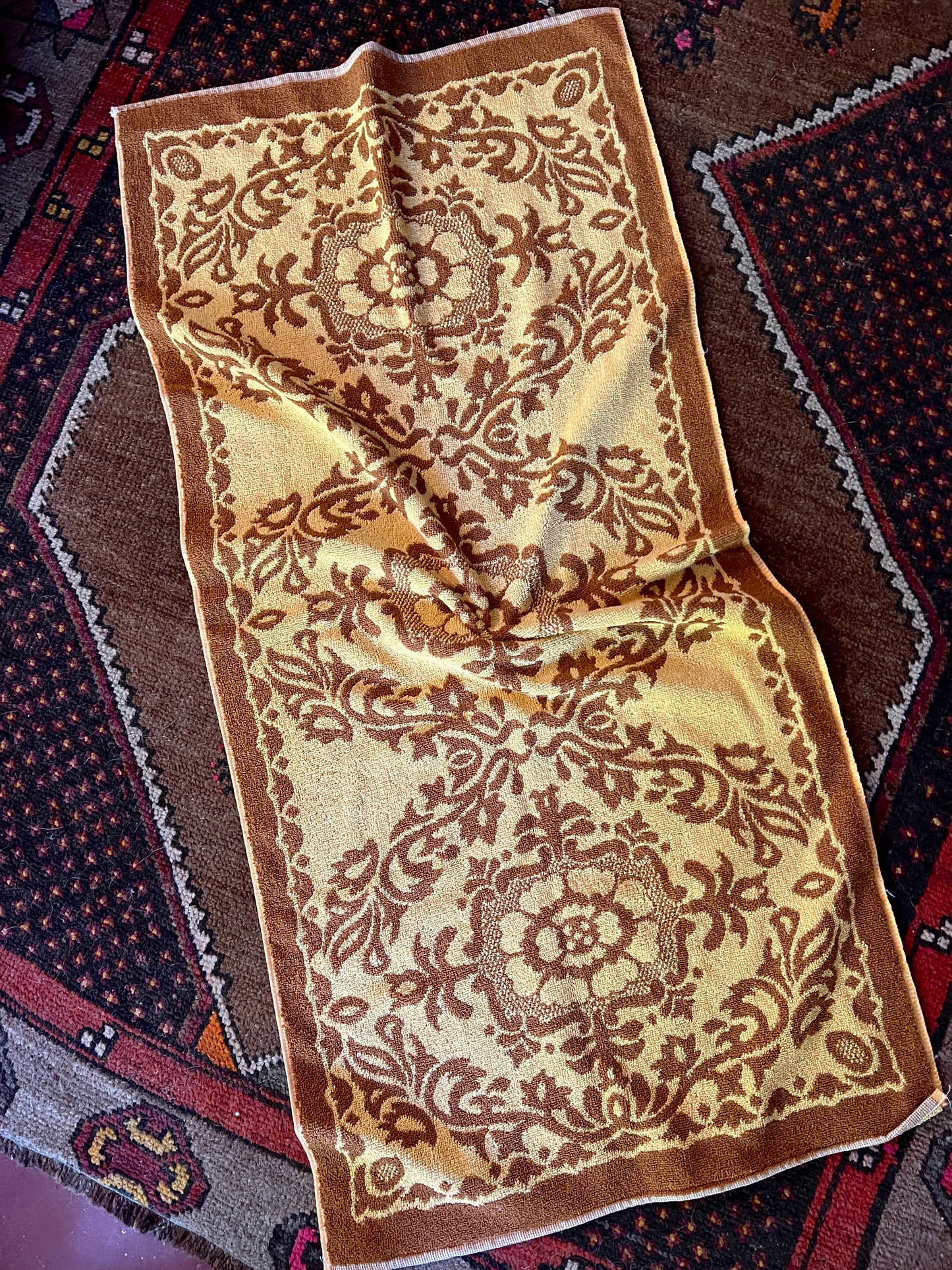 VINTAGE 60's Floral Towel