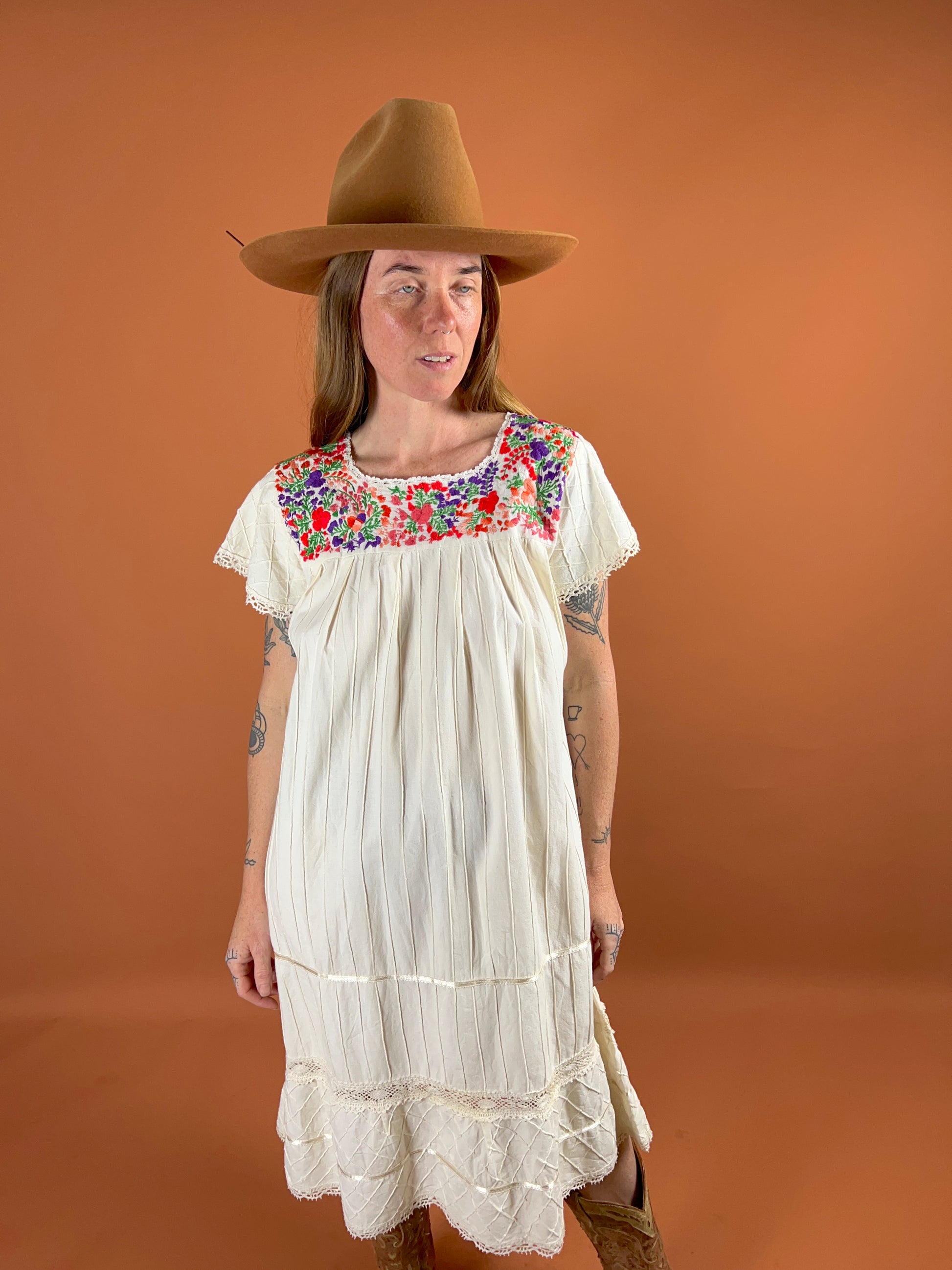 VINTAGE 70's Mexican Embroidered & Cotton Lace Dress 12 Sunflower Seed Vintage VINTAGE 70's Mexican Embroidered & Cotton Lace Dress 12 Sunflower Seed Vintage