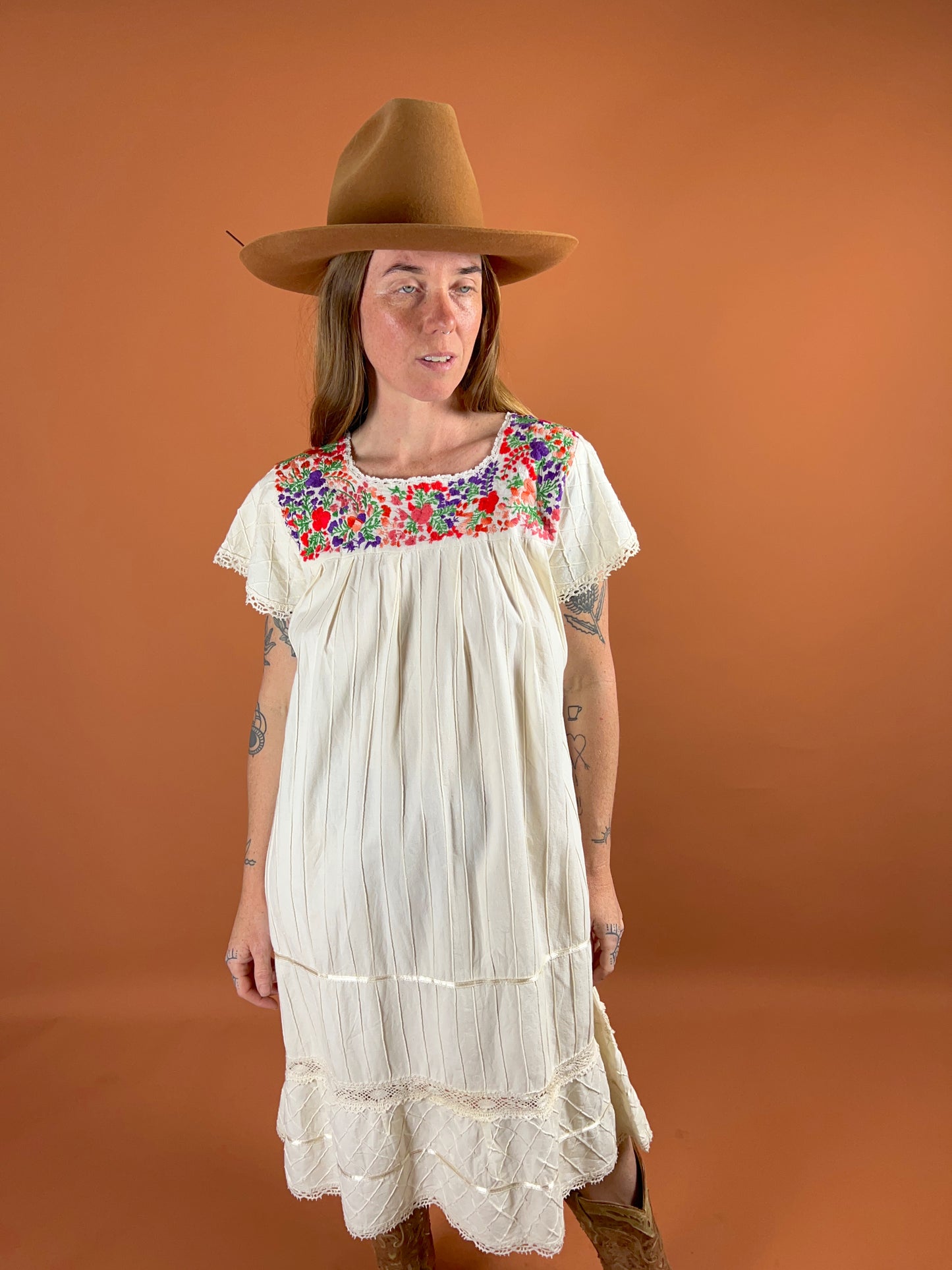 VINTAGE 70's Mexican Embroidered & Cotton Lace Dress 12