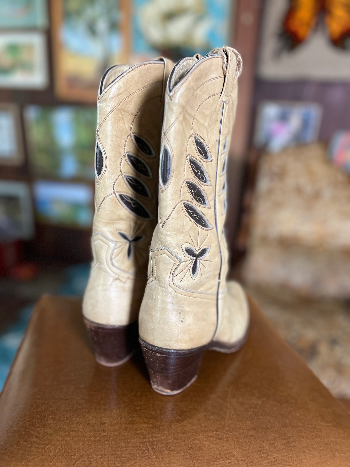 VINTAGE 70's Cream Cut Out Mexican Cowboy Boots 6.5/37