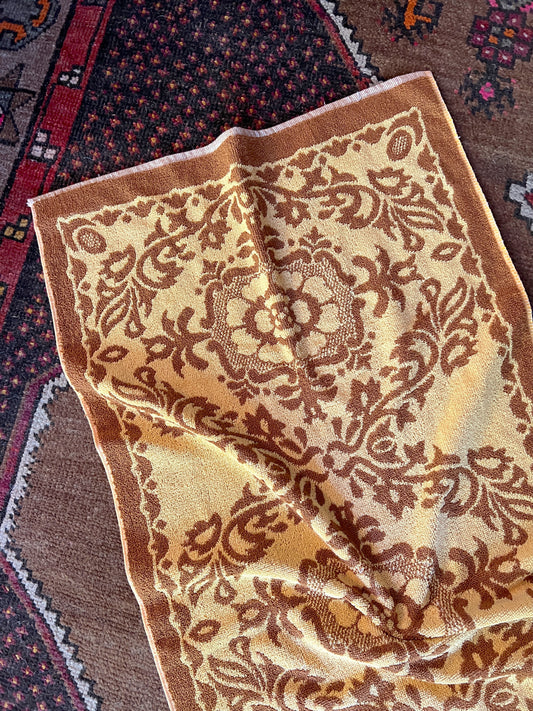 VINTAGE 60's Floral Towel
