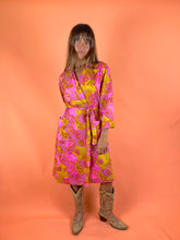 Load image into Gallery viewer, VTG Paisley Silk Robe 12-14