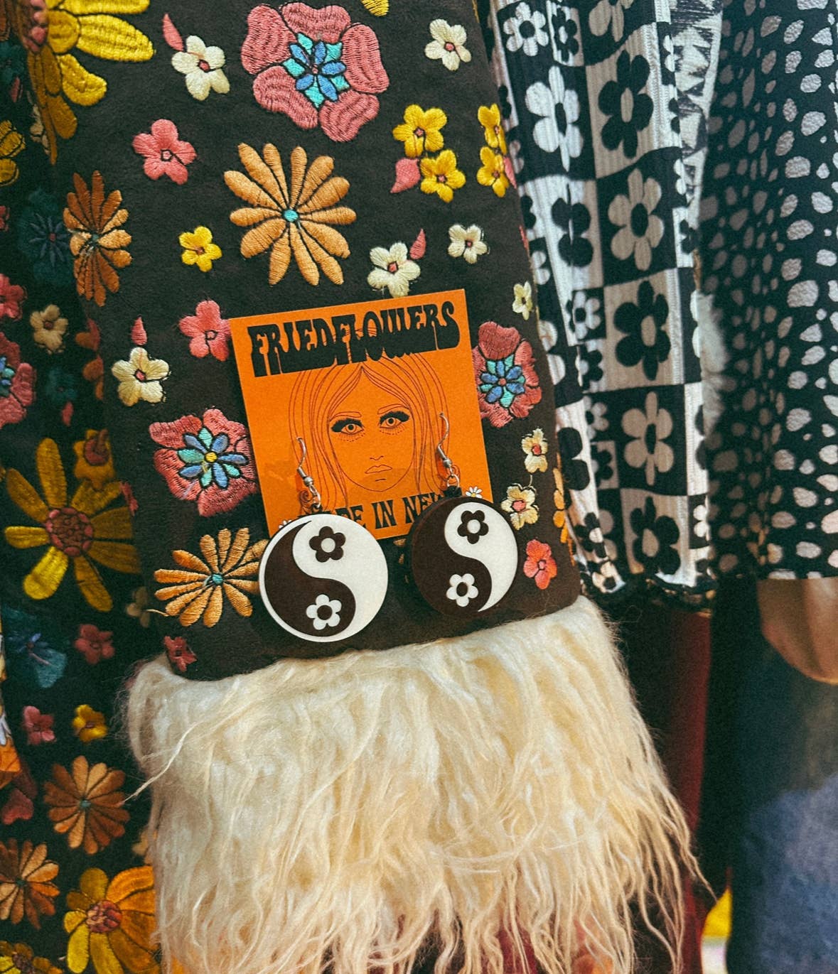 FRIED FLOWERS Retro inspired flower power Yin and Yang earrings: Cream/brown