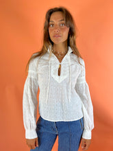 Load image into Gallery viewer, VTG 60&#39;s Anglaise Blouse 8