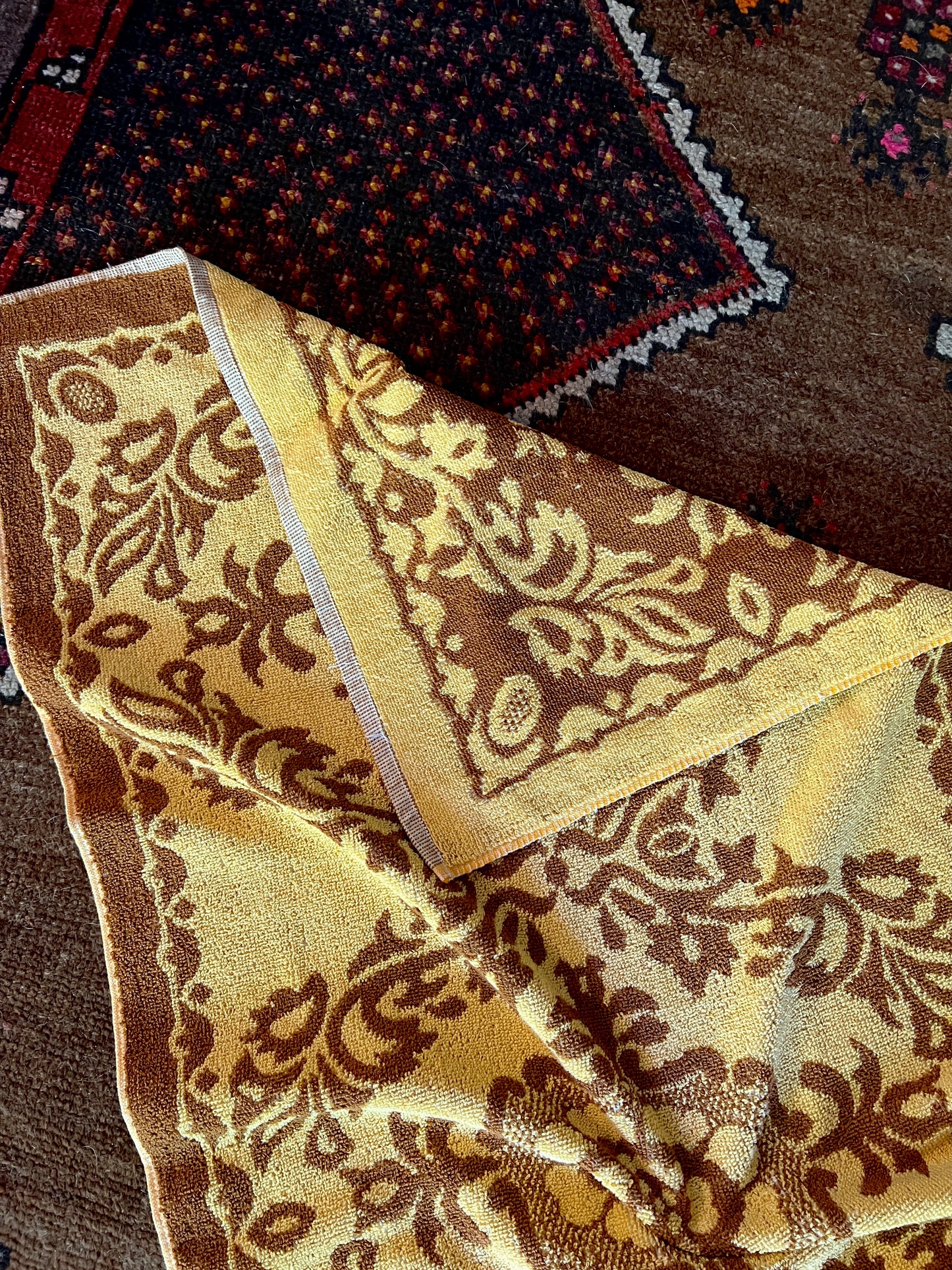 VINTAGE 60's Floral Towel