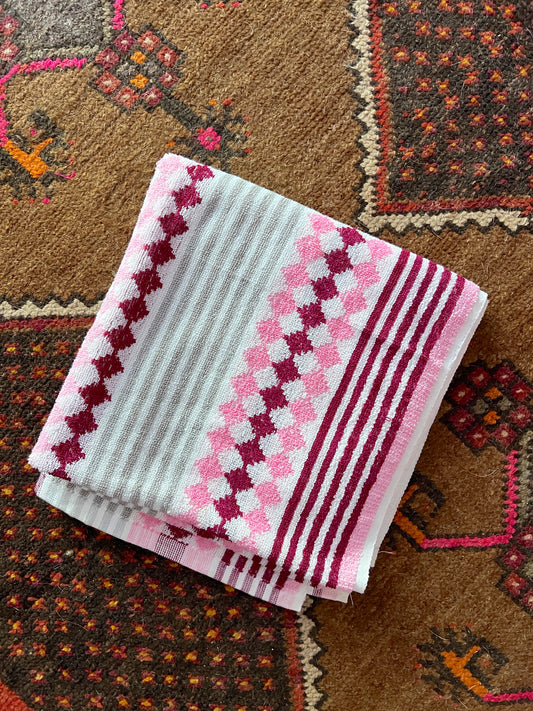 VINTAGE 60's Pink Stripe Towel