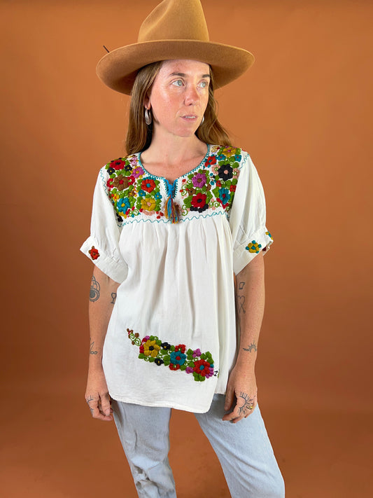 VINTAGE 70's Mexican Embroidered Blouse 14