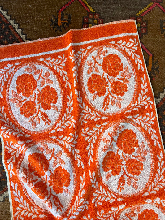 VINTAGE 70's Orange Floral Towel