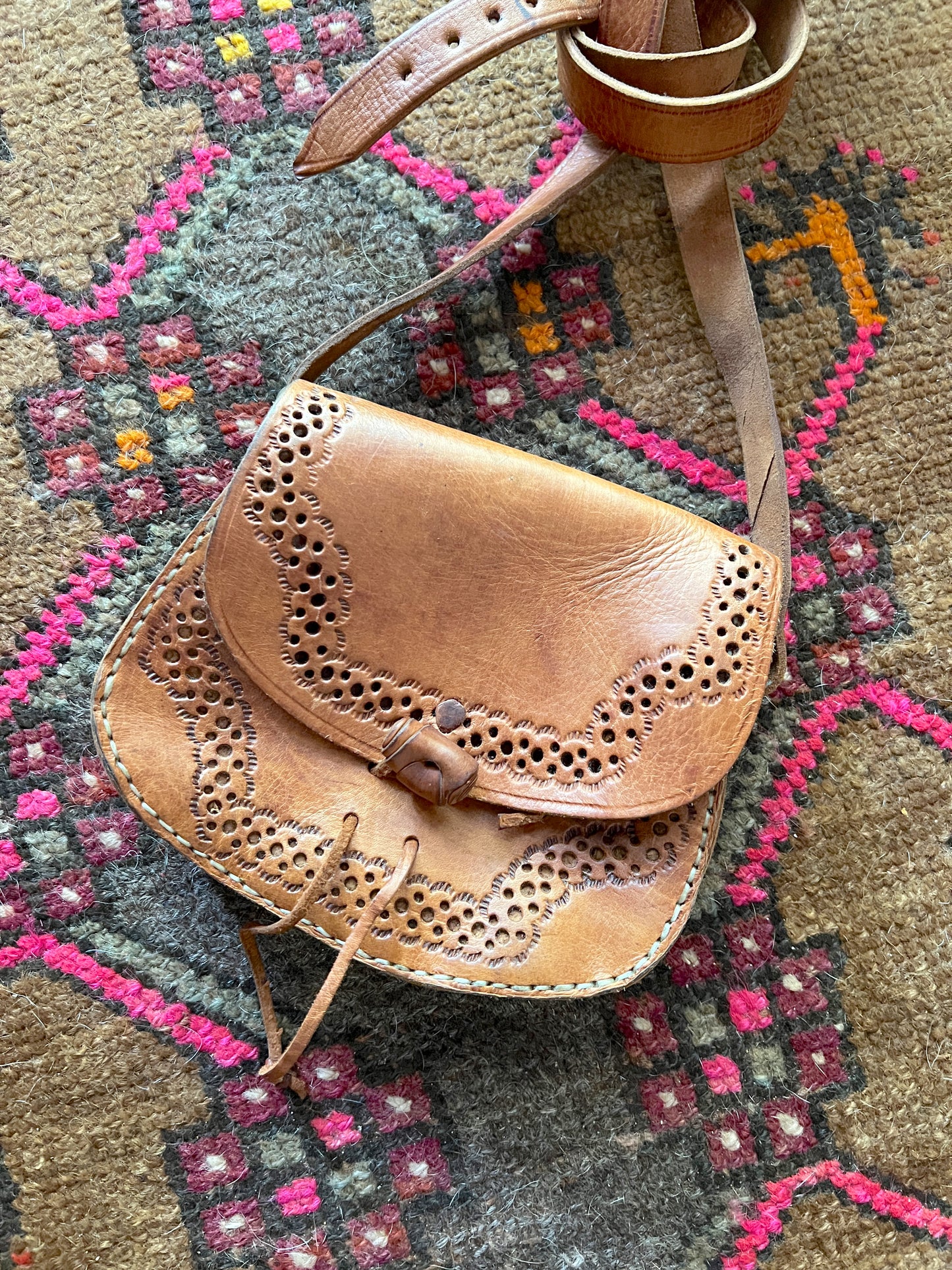 VINTAGE 70's Tooled Leather Tan Bag