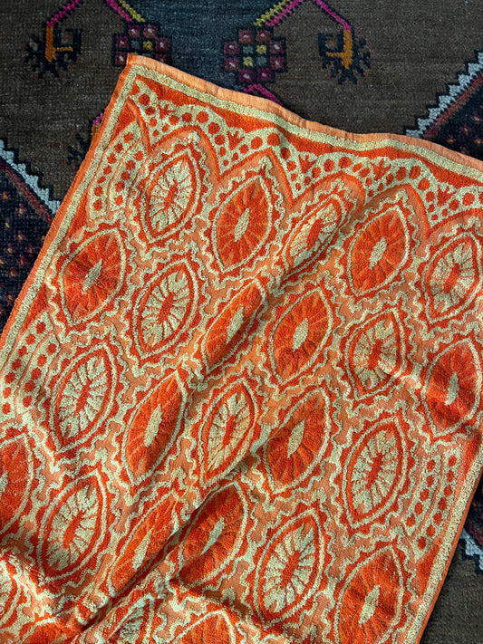 VINTAGE 70's Floral Towel