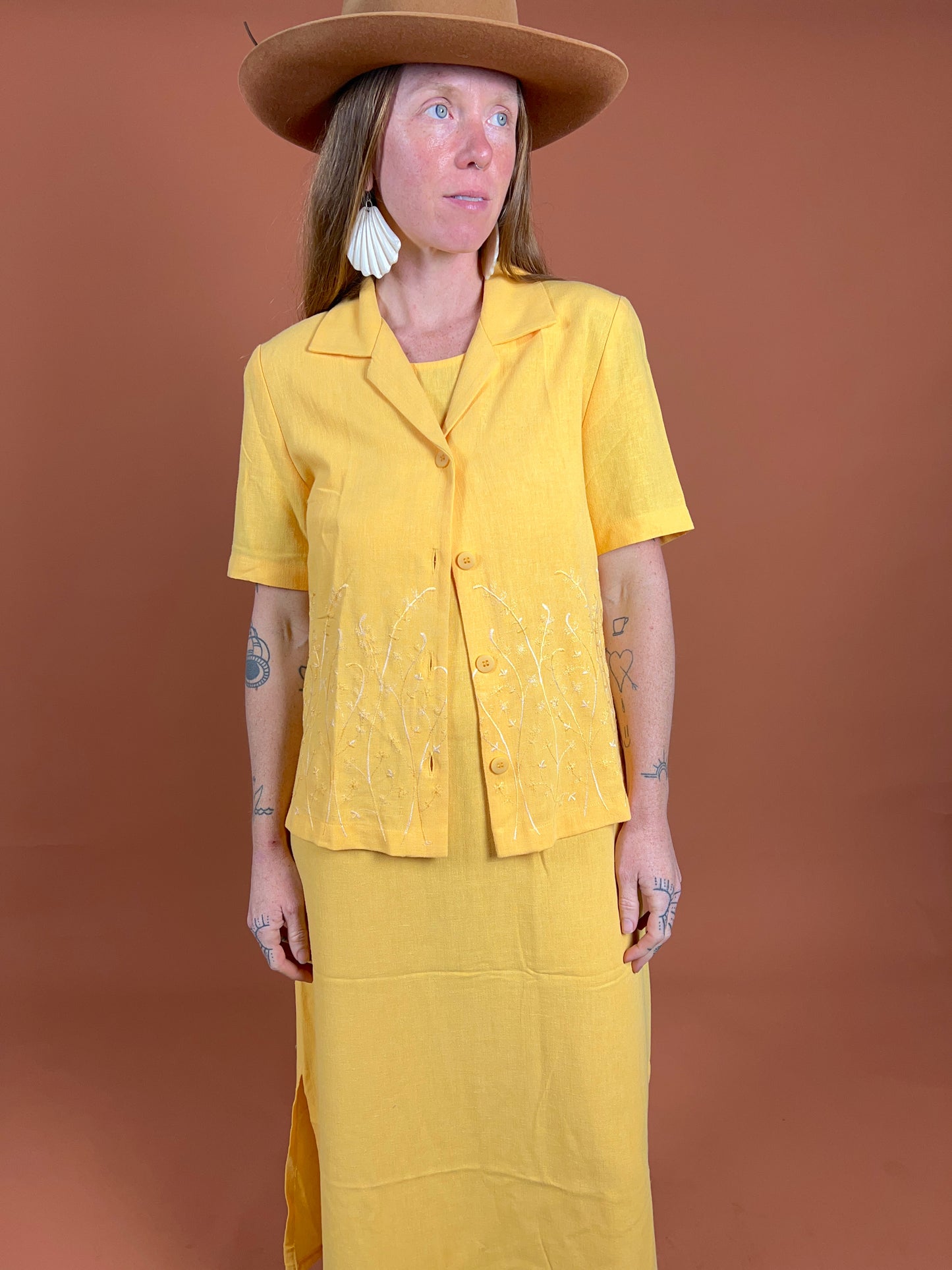 VINTAGE 90's Pastel Yellow Embroidered Shirt 8