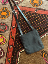 Load image into Gallery viewer, VTG 90&#39;s Leather Shoulder Bag