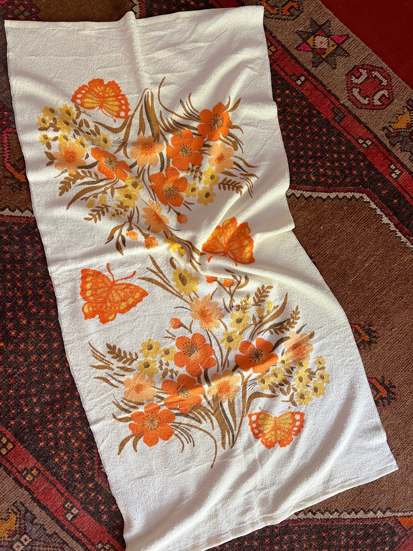 VINTAGE 70's Floral & Butterfly Towel