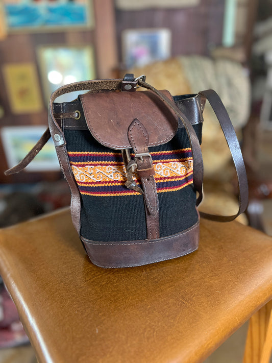 VINTAGE 80's Woven + Leather Shoulder Bag