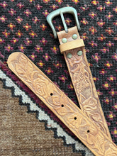 Load image into Gallery viewer, VTG 70&#39;s Tooled Brown Leather Belt 12-14