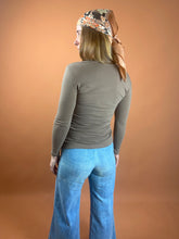 Load image into Gallery viewer, VTG 90&#39;s Long Sleeve T-shirt 6-8