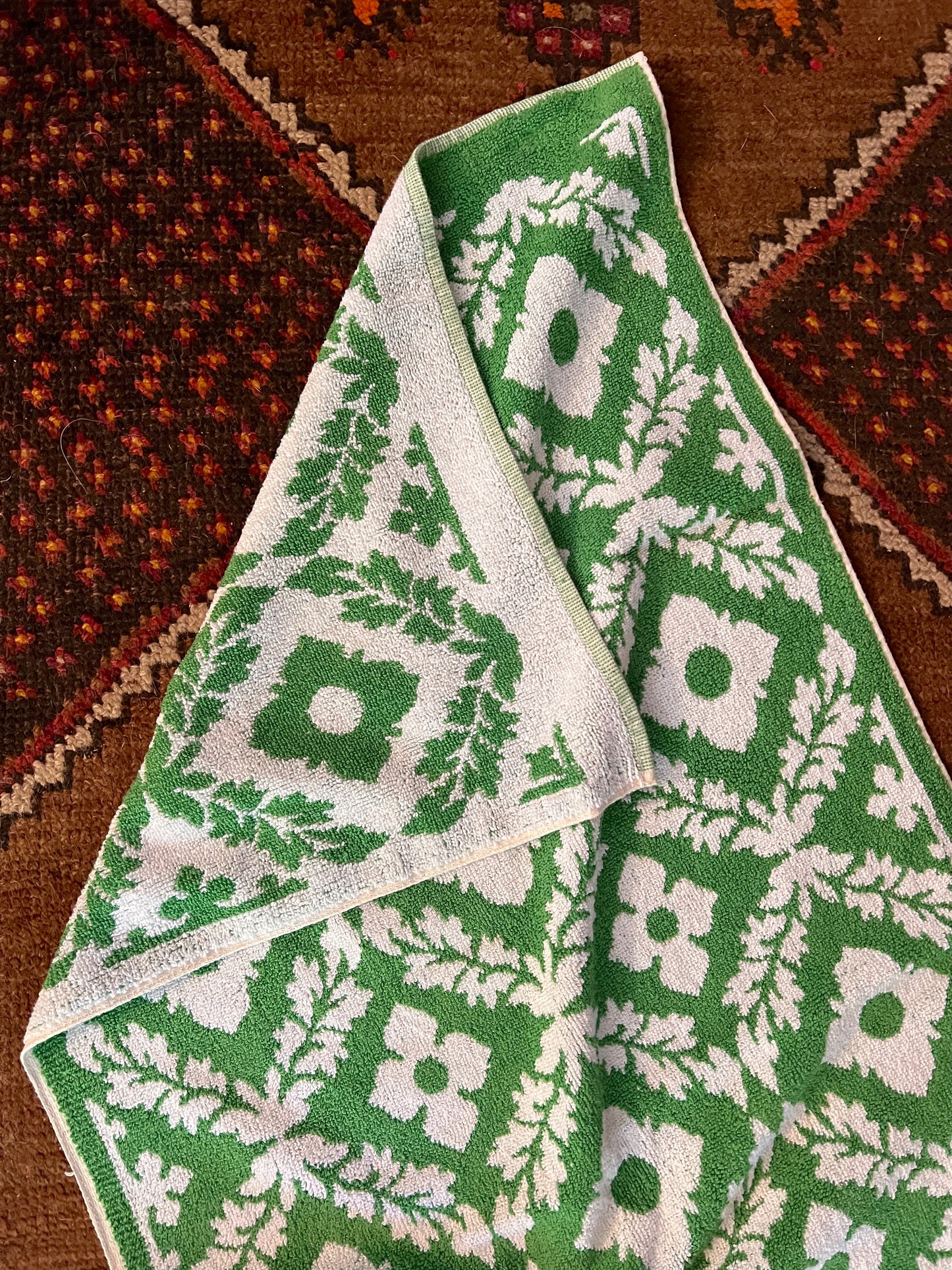 VINTAGE 60's Floral Green Towel