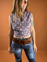 Load image into Gallery viewer, VTG 80&#39;s Brown Leather Embossed Belt 10-14