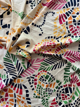 Load image into Gallery viewer, VTG 70&#39;s Geometric Cream Base Scarf