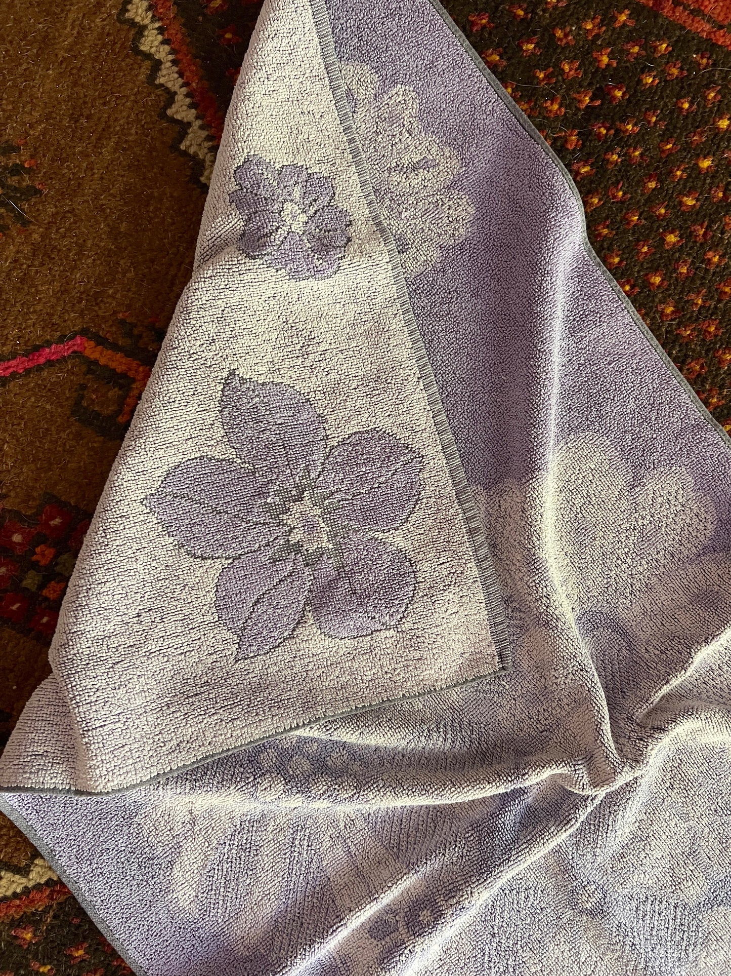 VINTAGE 60's Pastel Purple Floral Towel