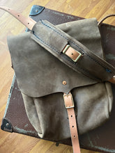 Load image into Gallery viewer, VTG 80&#39;s/90&#39;s USA Satchel Bag