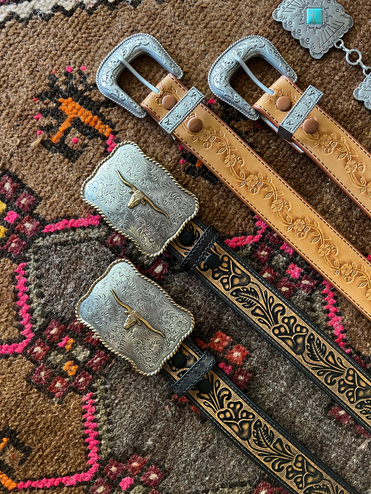 AXESORIA WEST Long Horn Western Buckle Tooled Floral Belt Black/Tan