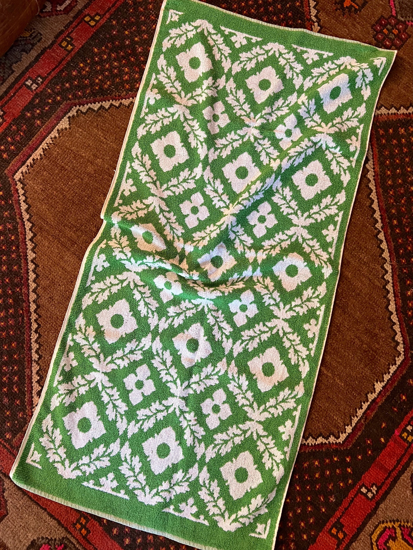 VINTAGE 60's Floral Green Towel
