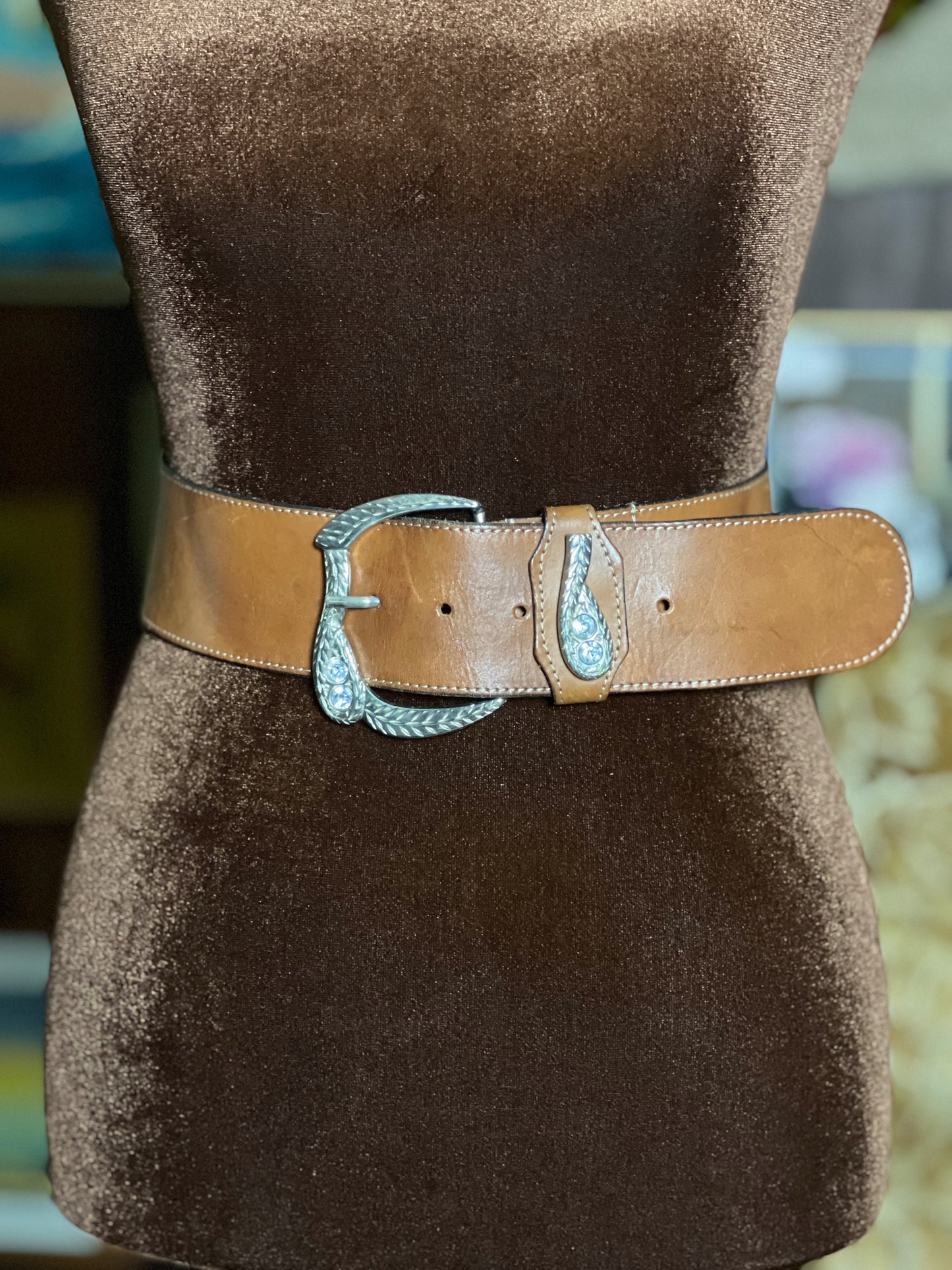 VTG 80’s Big Buckle Tan Leather Belt 14-16