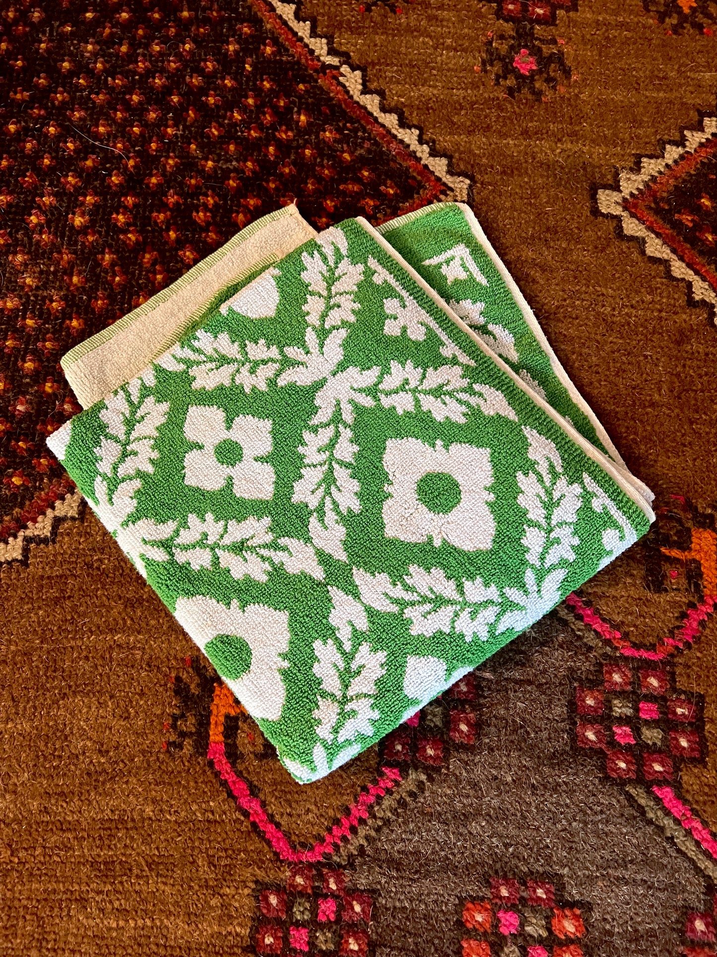 VINTAGE 60's Floral Green Towel