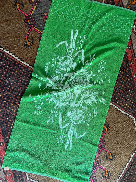 VINTAGE 60's Green Floral Towel