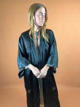 Load image into Gallery viewer, VTG 80&#39;s Dragon Embroidered Kimono OS
