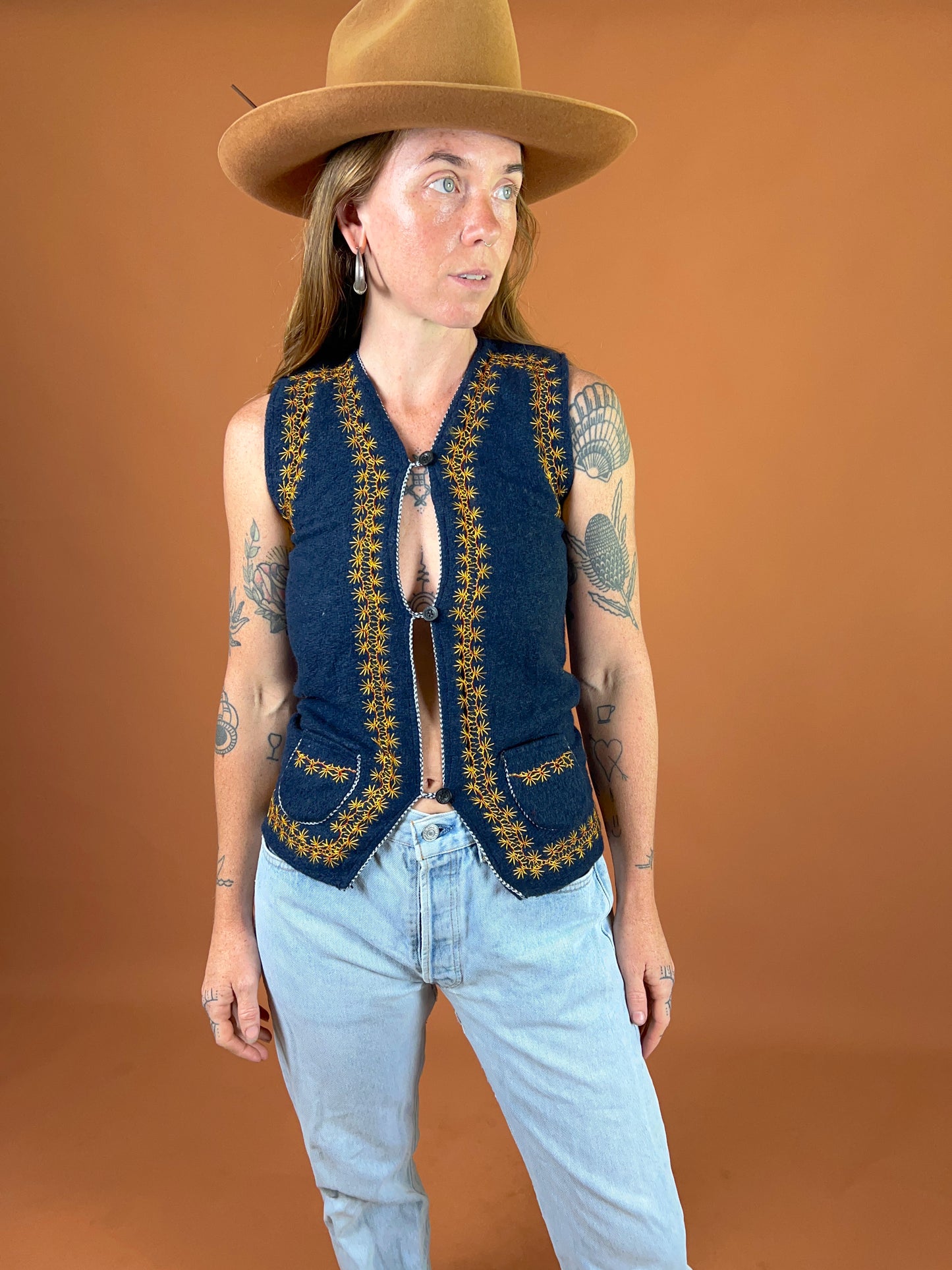 VINTAGE 60's Wool Embroidered Vest 6