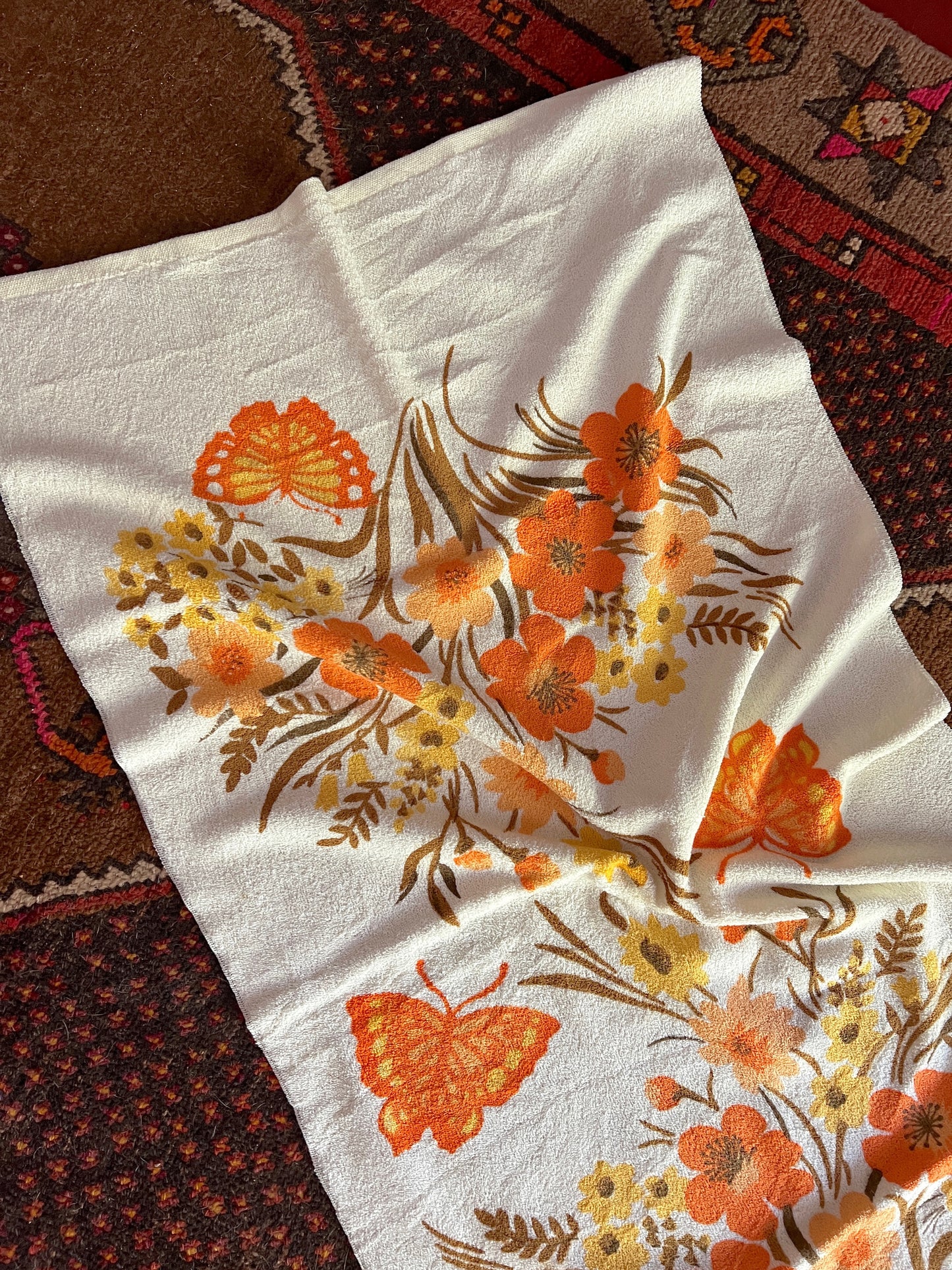 VINTAGE 70's Floral & Butterfly Towel