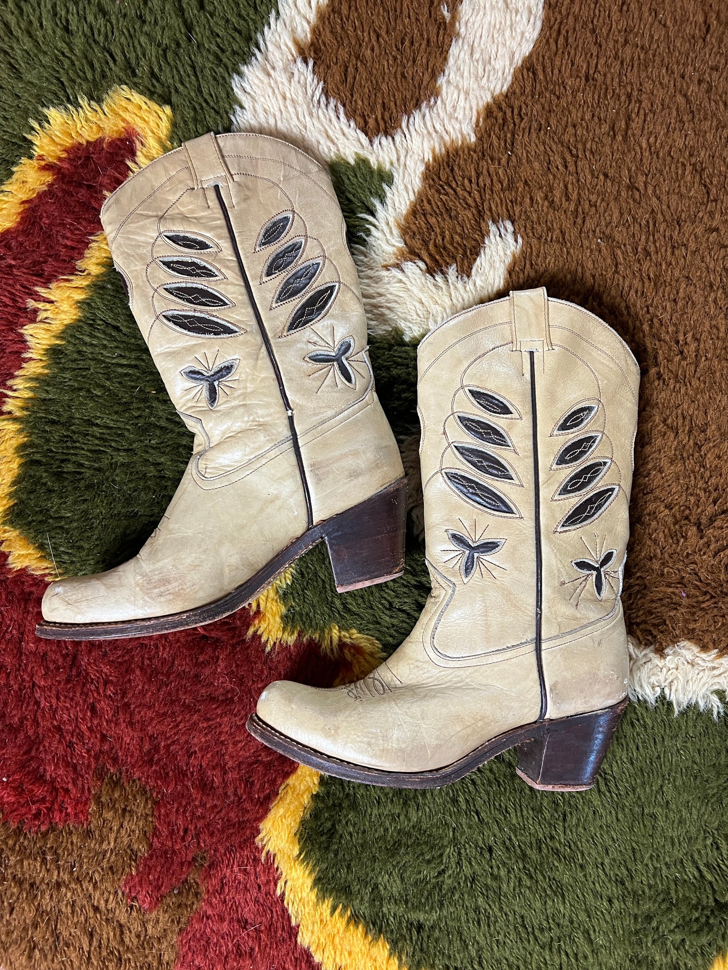 VINTAGE 70's Cream Cut Out Mexican Cowboy Boots 6.5/37