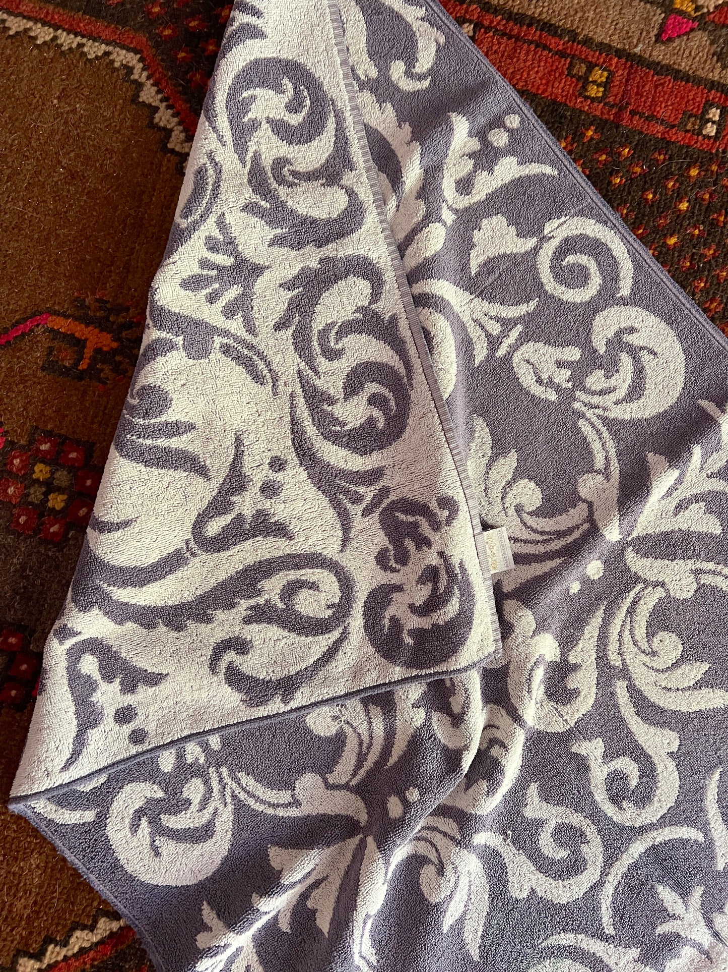 VINTAGE 70's Navy Floral Towel