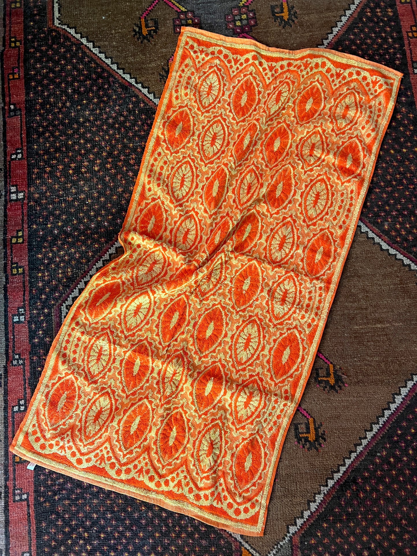 VINTAGE 70's Floral Towel